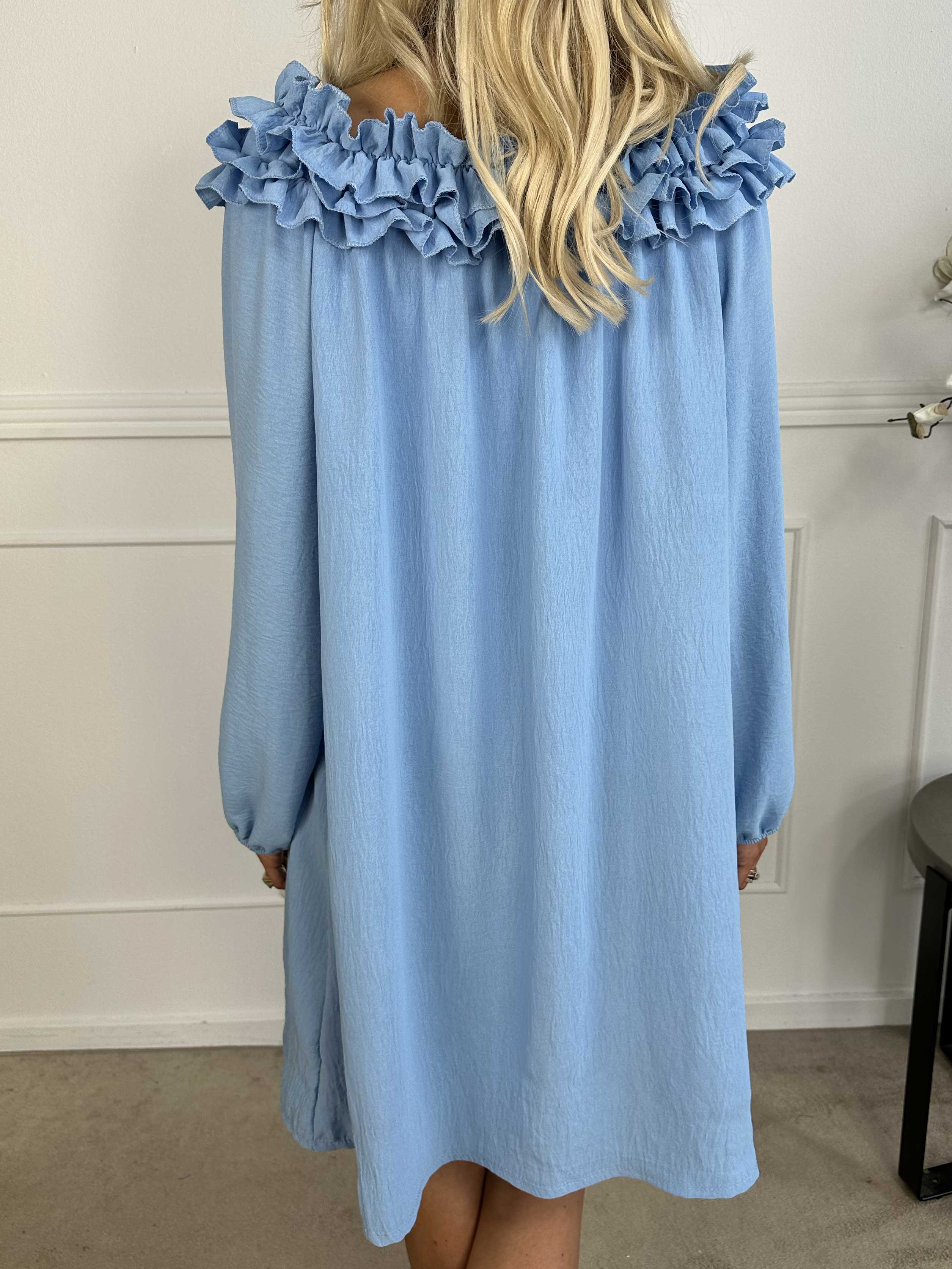 Chili Dress - Kjole med lange ærmer og flæser i udskæringen